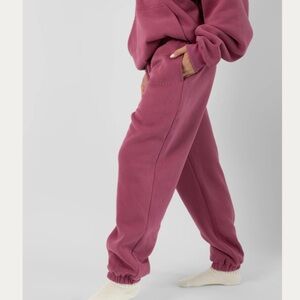 Comfrt Minimalist Sweatpants in Berry